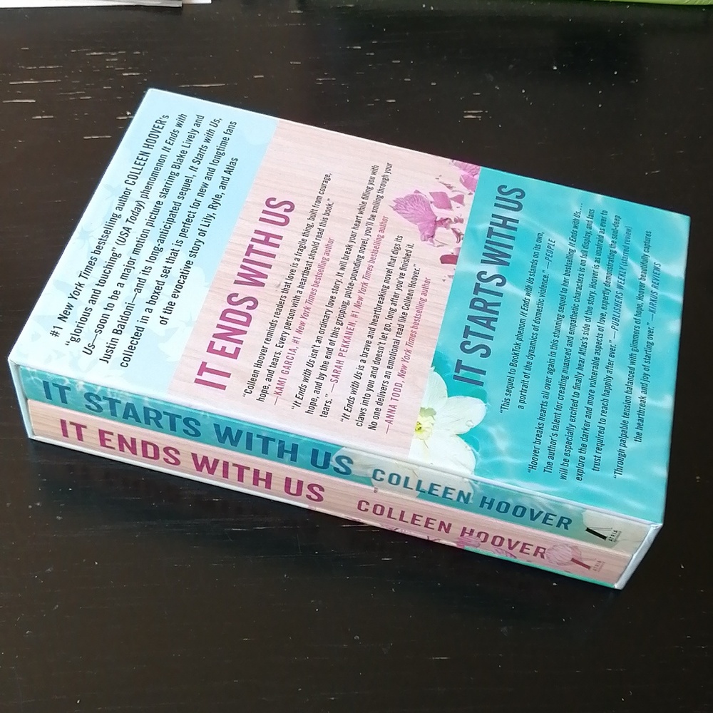 Colleen Hoover It Ends with Us Boxed Set: It Ends with Us, It Starts with Us - Picture 5 of 7
